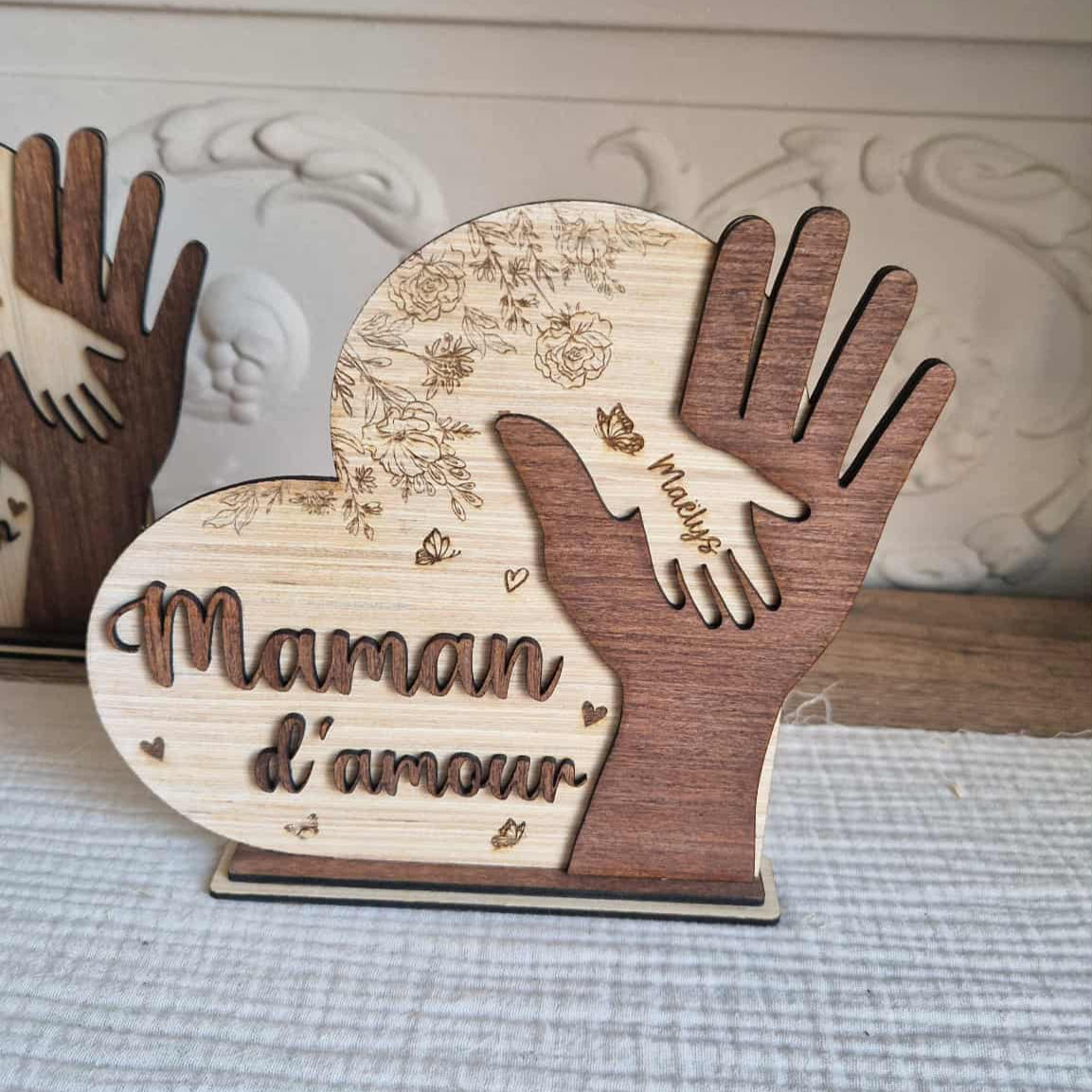 Décoration en bois personnalisée - Une main dans le cœur, un cœur dans la main