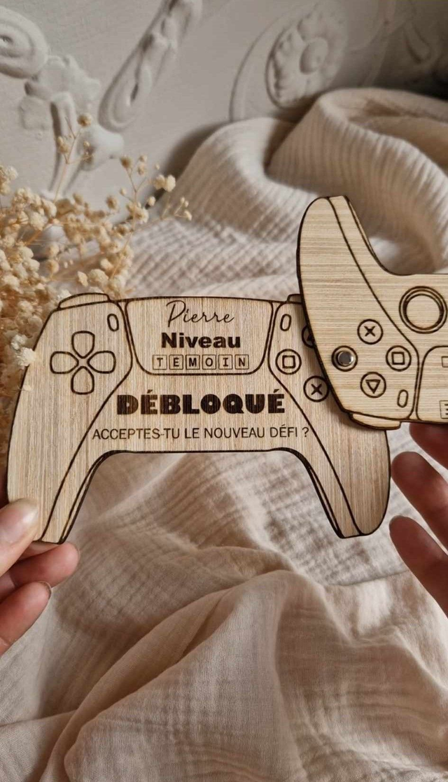 Carte en bois manette personnalisée - Demande parrain ou témoin