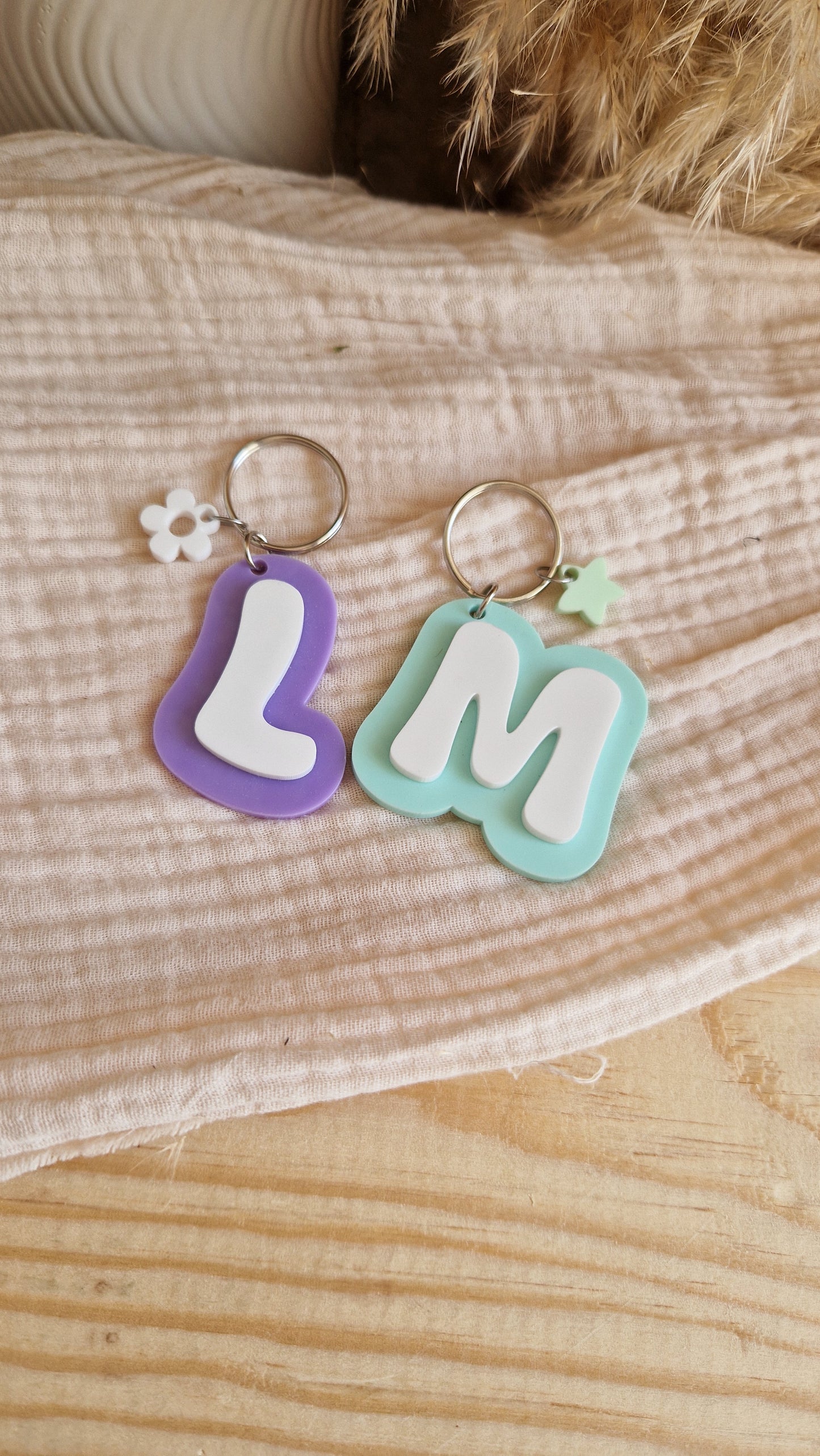 Porte-clé personnalisé avec initiale en bois et plexi – Lettre personnalisable