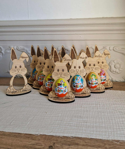Lapin de Pâques en bois personnalisé – Support œuf Kinder